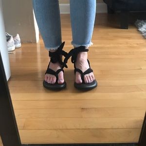 SOLD Sanuk tie up flip flops